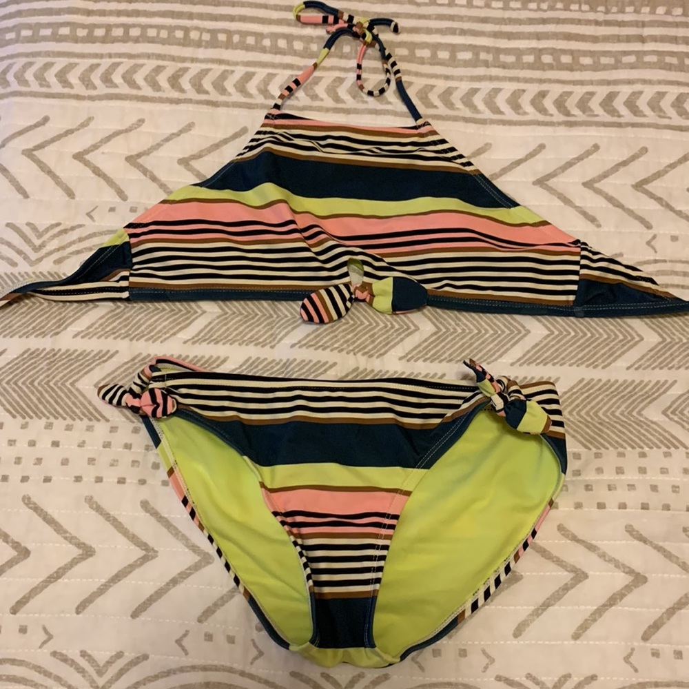 EUC  two super cute girls bikini 👙